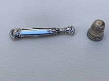 Fingerhut und Nadeln Behälter