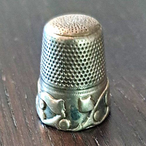 Antiker fingerhut aus metall - antiker,