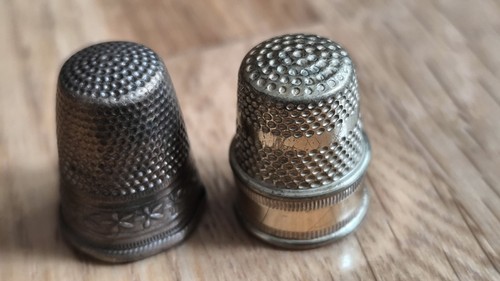 Alte fingerhüte aus messing - fingerhüte,