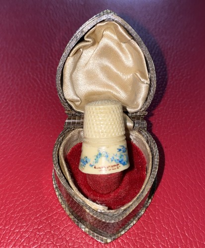 Herz als fingerhutbehälter - herz,